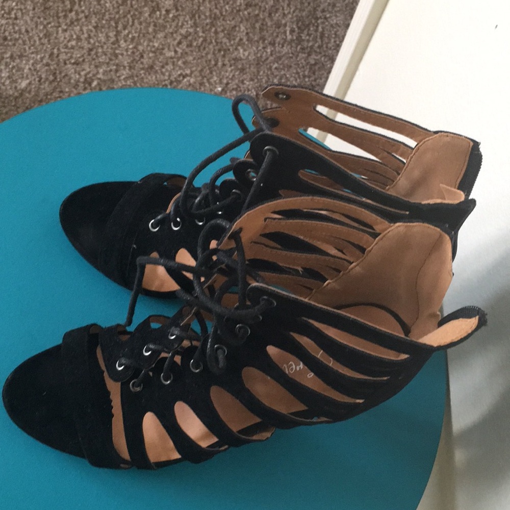 Shoes - Picture 4 of 4